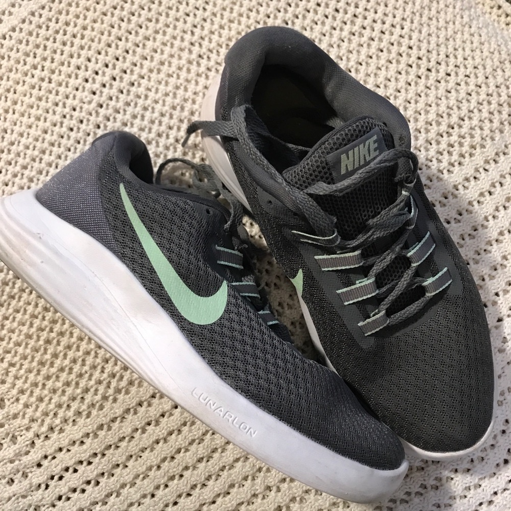 Nike lunarlon sneakers women’s size 6